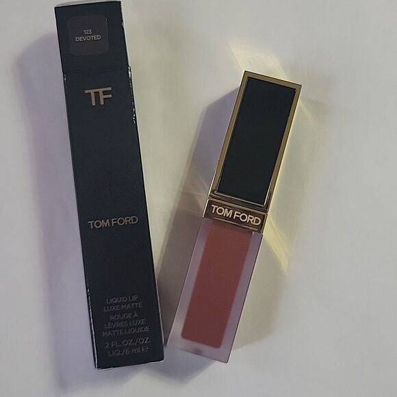 Tom Ford Liquid Lip Luxe Matte Devoted NIB - Picture 7 of 7